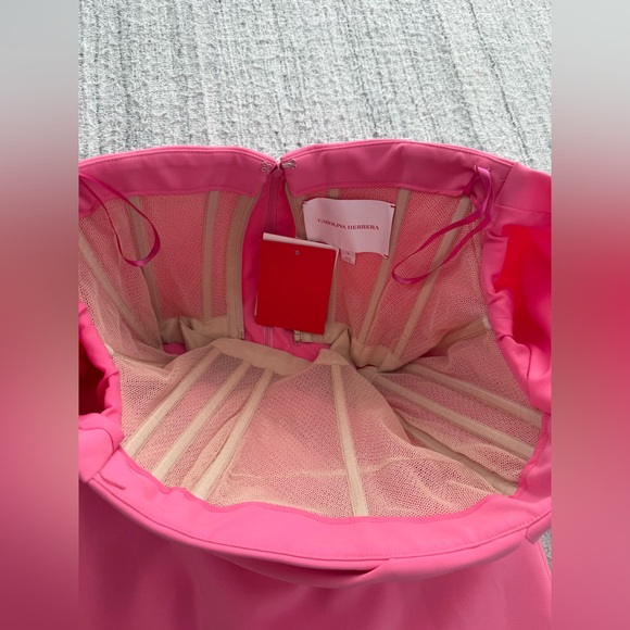 NWT Authentic Carolina Herrera Runway Off the Shoulder Minidress Size 6 - Picture 10 of 12